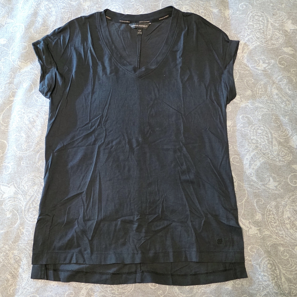 Banana Republic Black V-Neck (Size S)